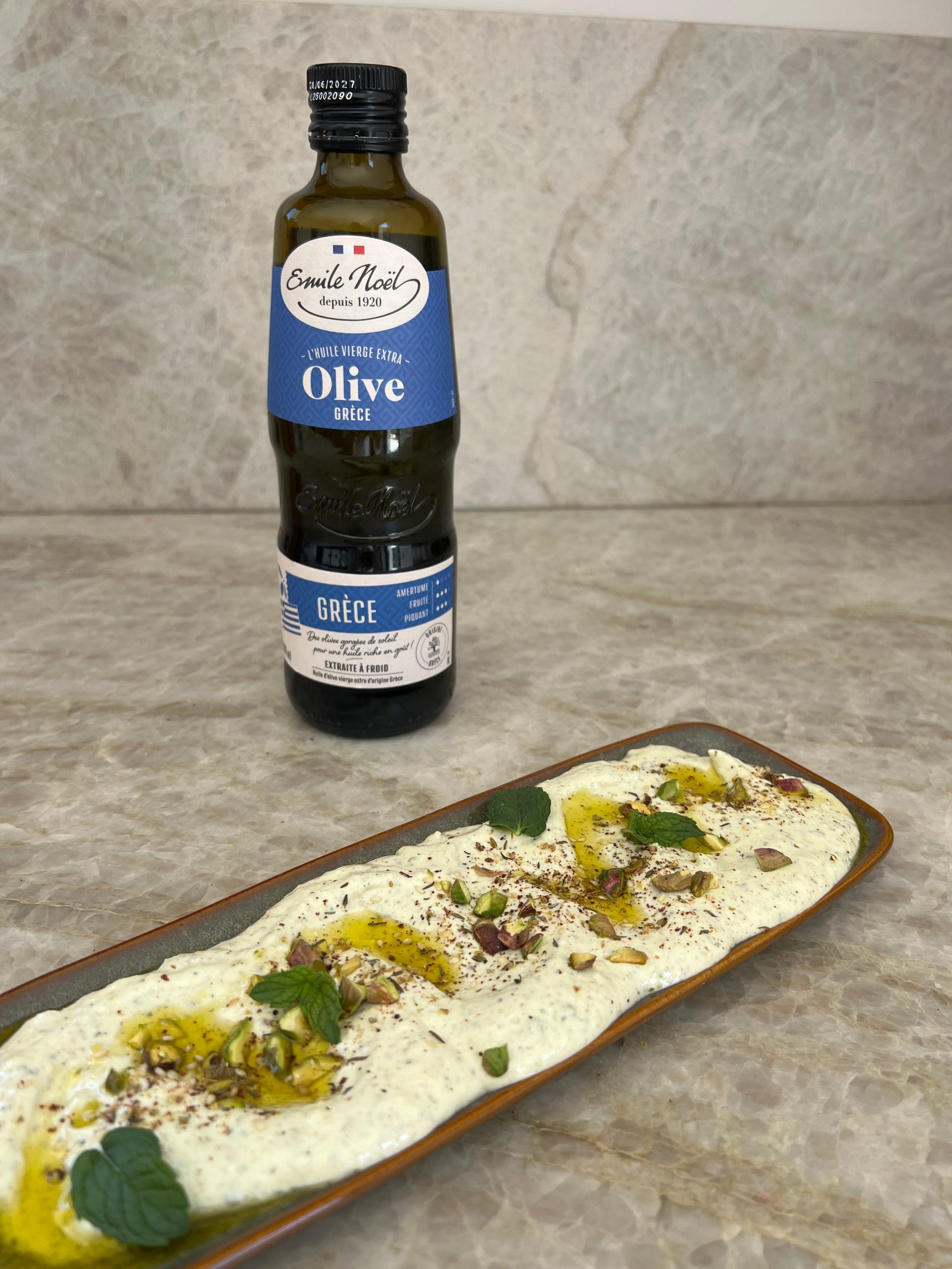 Préparation de la crème de feta aux pistaches